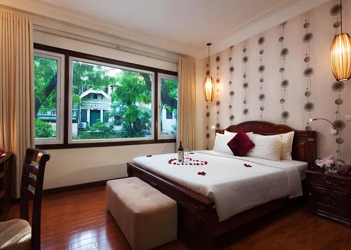 Hanoi Golden Moon & Travel